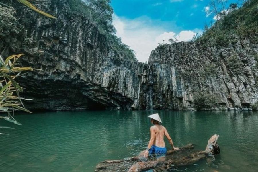 Khám phá Vực Hòm Phú Yên