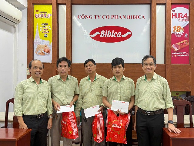 Bibica Honors Soldiers: Meaningful Gift-Giving Program on the 80th Anniversary of the Vietnam People's Army