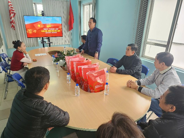 Bibica Honors Soldiers: Meaningful Gift-Giving Program on the 80th Anniversary of the Vietnam People's Army