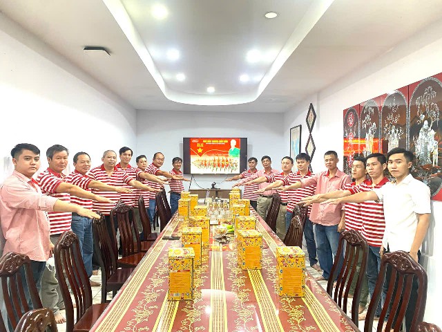 Bibica Honors Soldiers: Meaningful Gift-Giving Program on the 80th Anniversary of the Vietnam People's Army