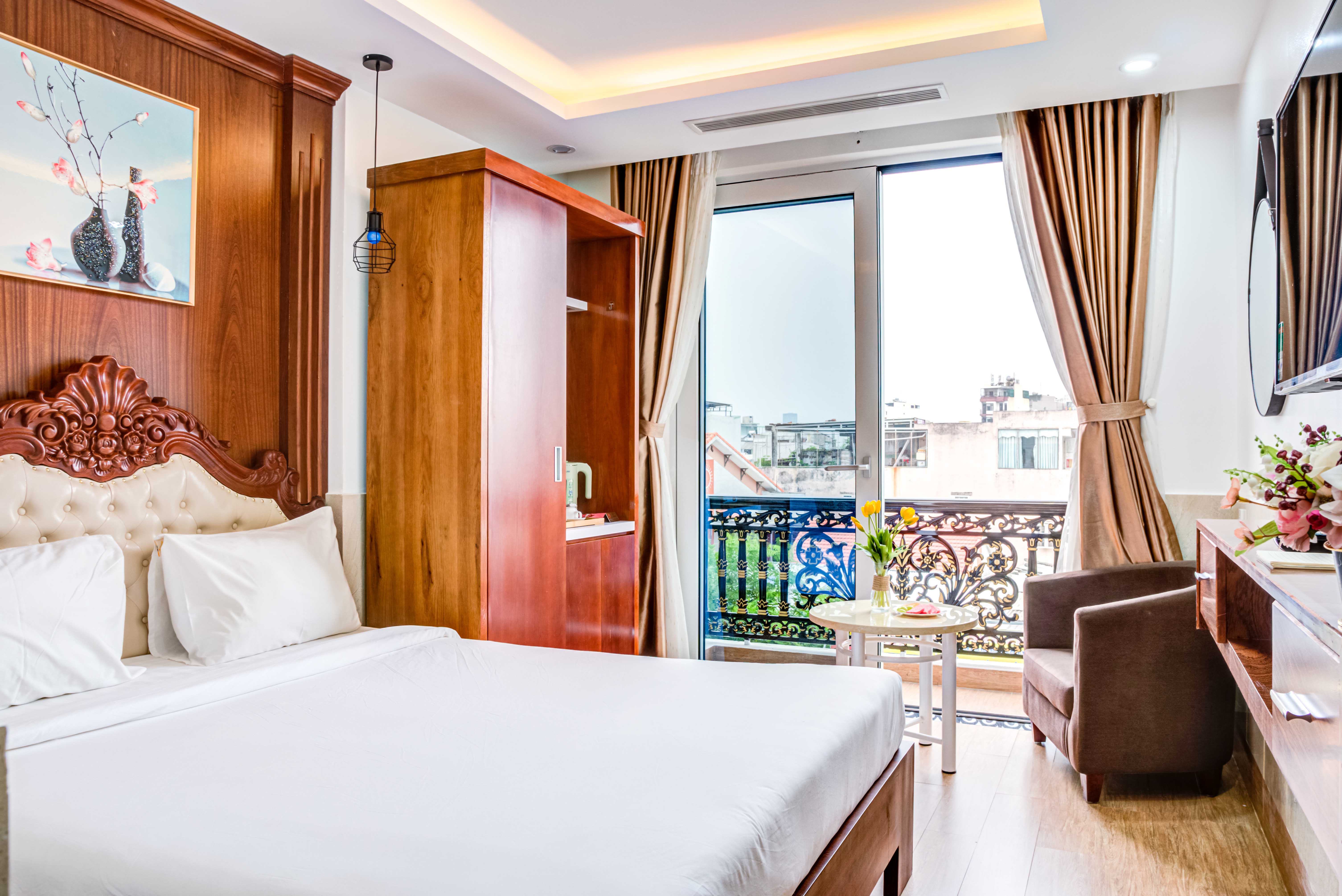 Phòng Deluxe Giường Đôi Có Ban Công Và Tầm Nhìn Ra Thành Phố
