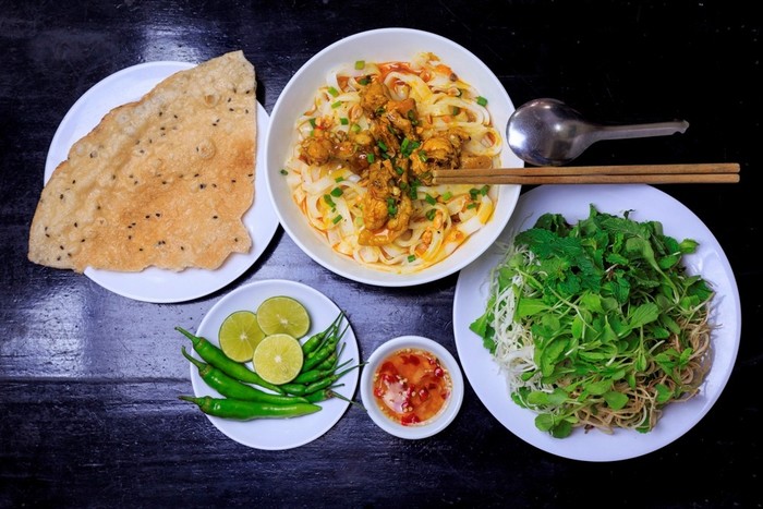mi-quang-va-cao-lau