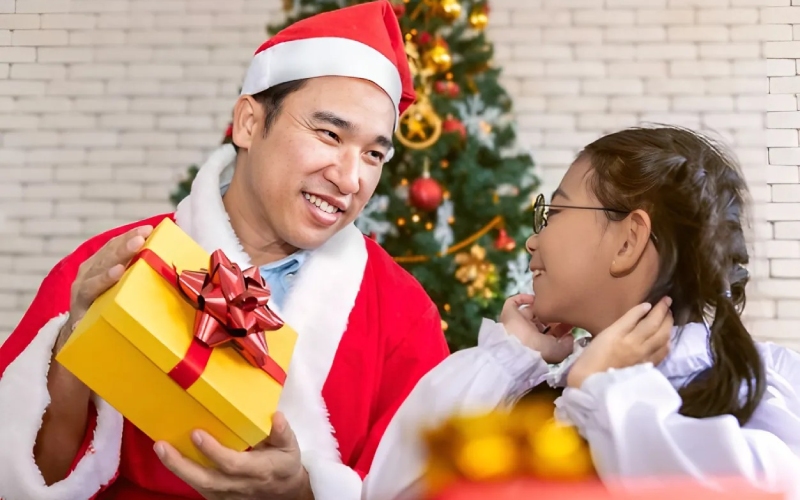 Top 6 ý tưởng kinh doanh mùa Noel kiếm bộn tiền - Dịch vụ ông già Noel tặng quà