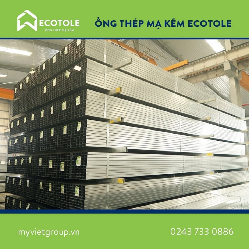 Đai bó ống và khóa đai thép hộp mạ kẽm Ecotole đều là màu trắng và được đóng gói chắc chắn bằng 4 đai cho một cây