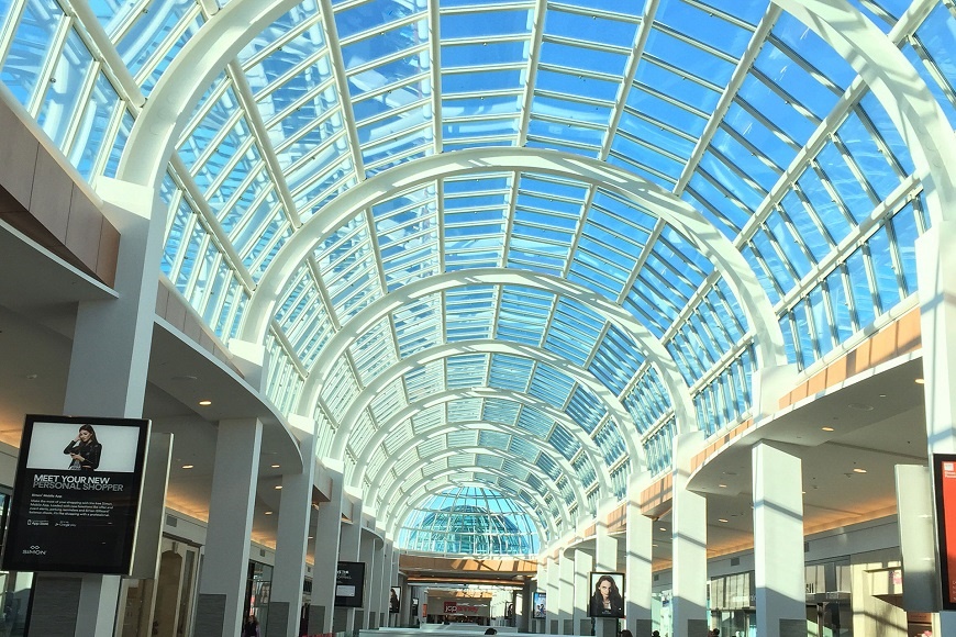 Khả năng lấy sáng vượt trội khiến cho không gian thoáng đãng cho công trình