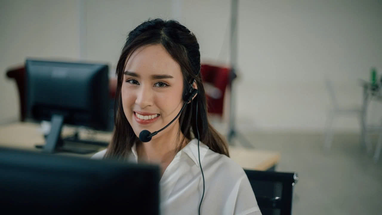 Liên hệ tổng đài hoặc hotline để được nhân viên hỗ trợ và giải đáp