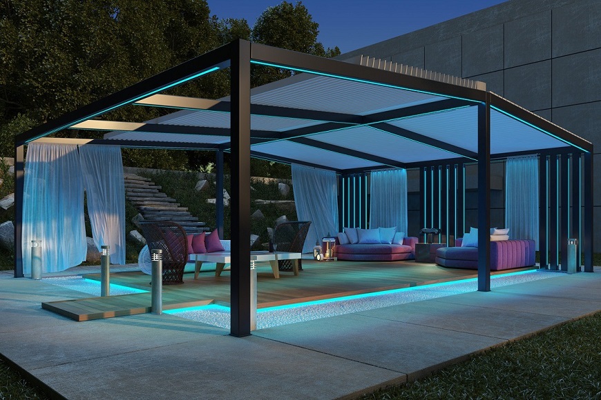 Không gian tụ họp ngoài trời lắp đặt tấm lợp lấy sáng kết hợp đèn LED tạo hiệu ứng sang trọng