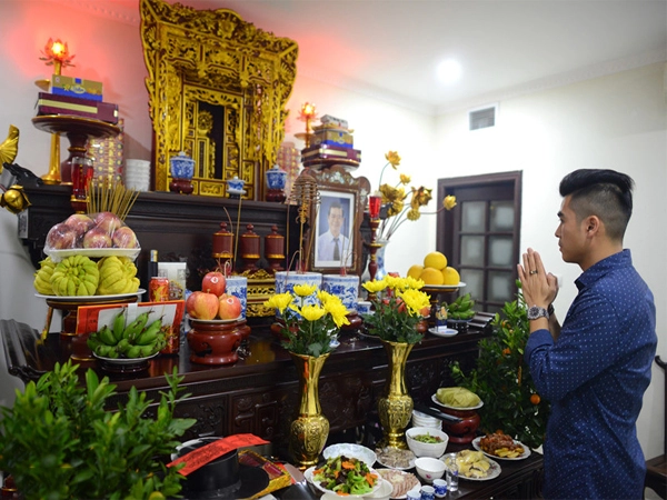 Bàn Thờ Cắm Hoa Cúc Vàng Gốm Sứ Phúc Lộc Viên Minh