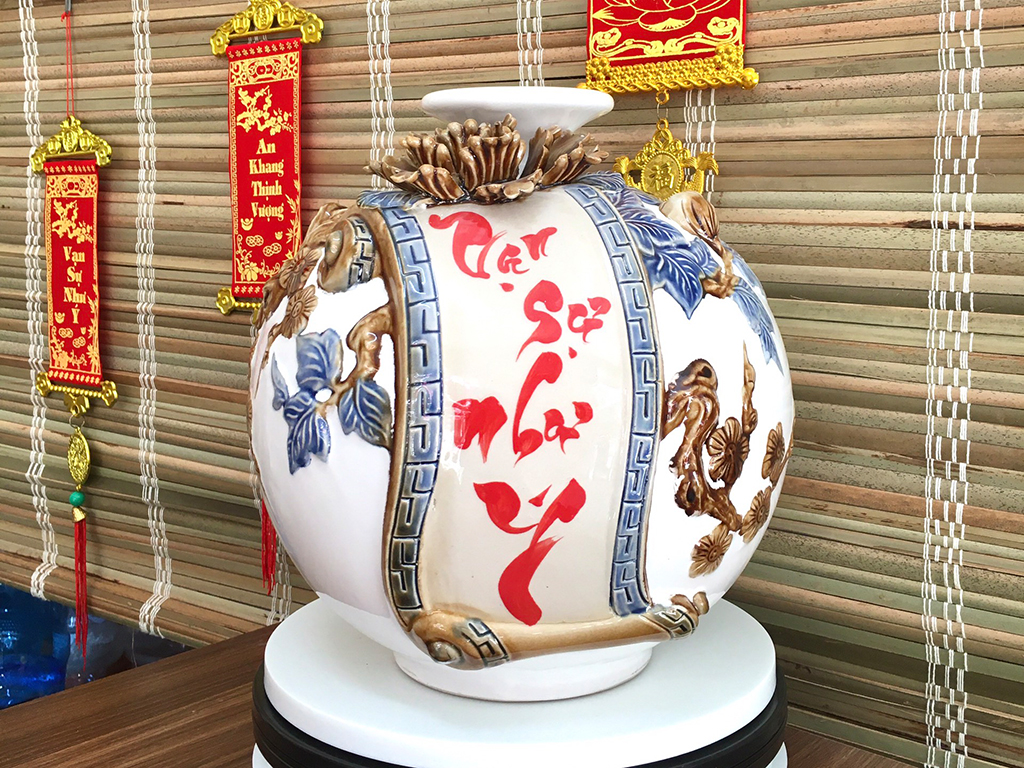 Bình Hút Tài Lộc Men Trắng Đắp Nổi Vạn Sự Như Ý - Gốm Sứ Bát Tràng - Phúc Lộc Viên Minh.jpg