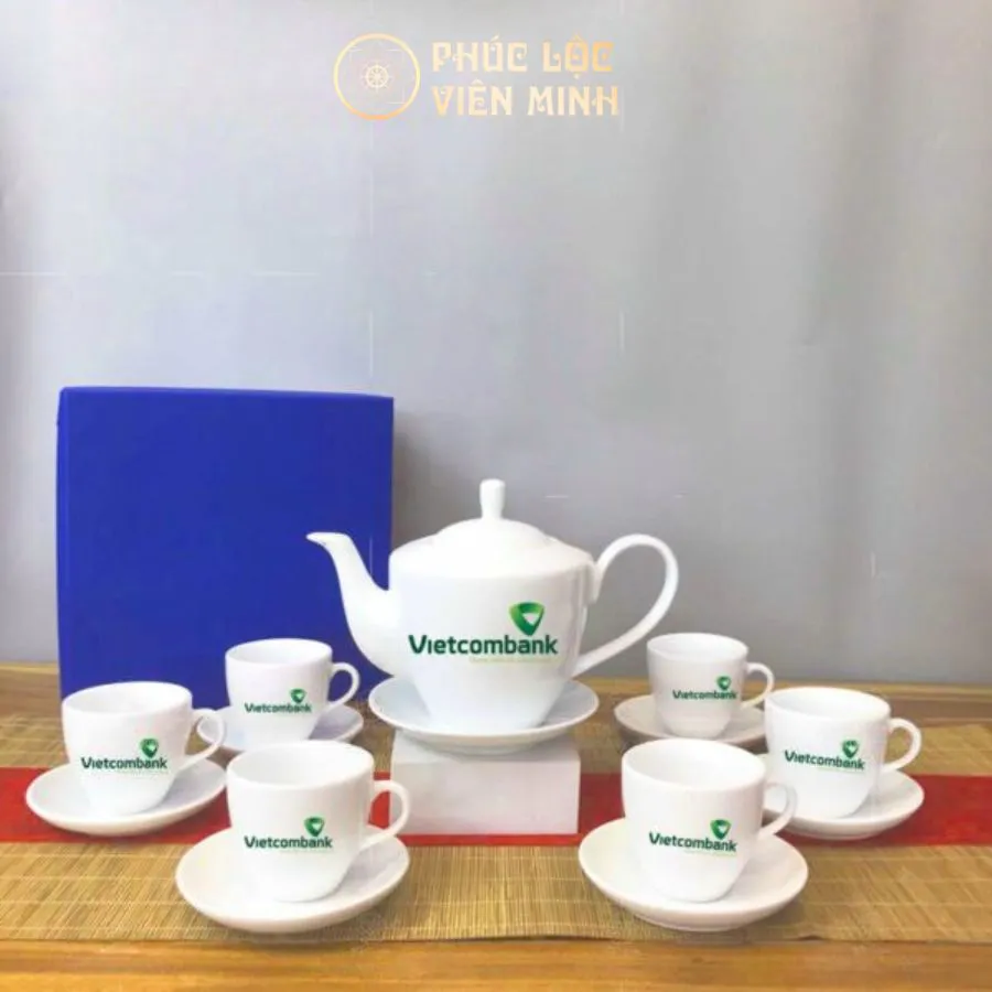 Bộ Ấm Chén Quà Tặng In Logo Ngân Hàng Vietcombank Gốm Sứ Bát Tràng - Phúc Lộc Viên Minh