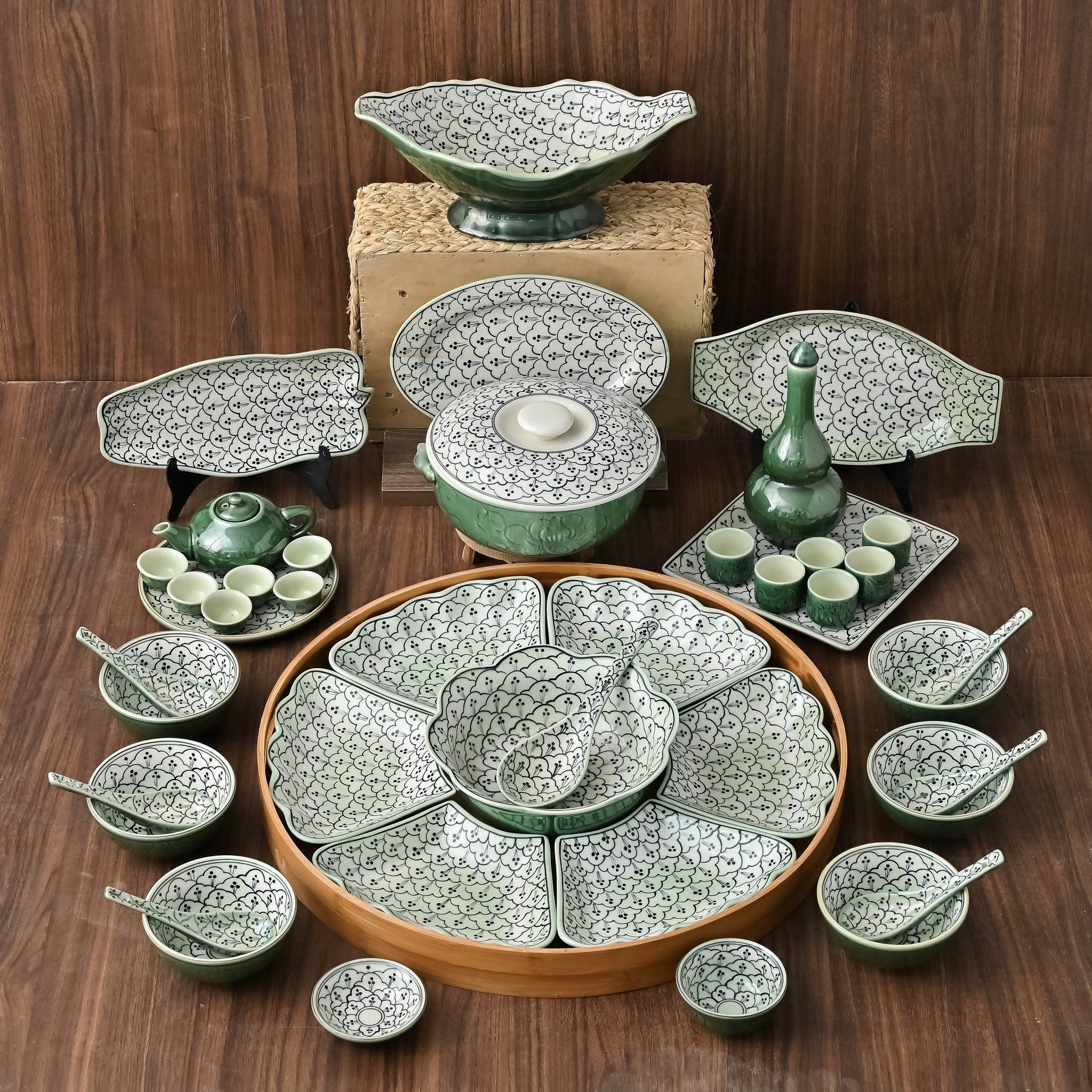 Bộ Bát Đĩa Hoa Mặt Trời Cúng Gia Tiên Hoạ Tiết Vẽ Tay Cao Cấp - Gốm Sứ Bát Tràng - Phúc Lộc Viên Minh