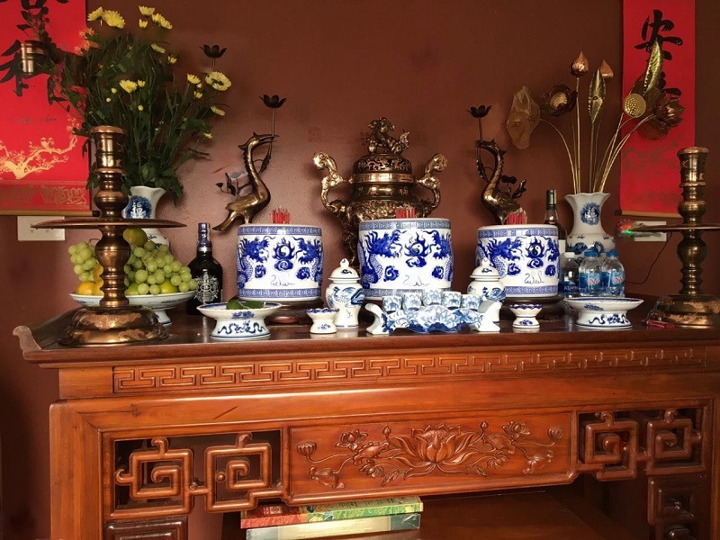 Cách Bài Trí Kỷ Ngai Trên Ban Thờ Chuẩn Phong Thuỷ - Gốm Sứ Bát Tràng - Phúc Lộc Viên Minh