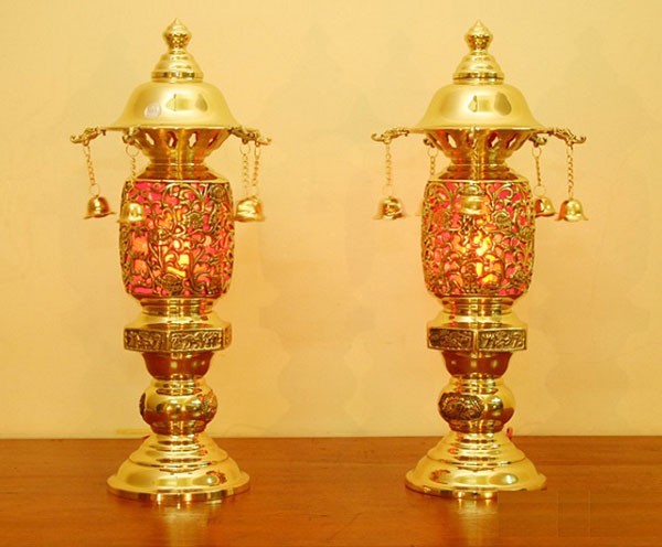 Đèn Thái Cực Trên Bàn Thờ Gia Tiên - Gốm Sứ Bát Tràng Phúc Lộc Viên Minh