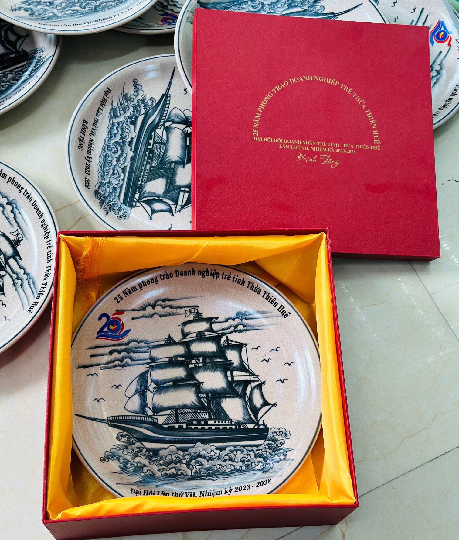 Đĩa Cảnh In Logo Gốm Sứ Bát Tràng - Gốm Sứ Cao Cấp