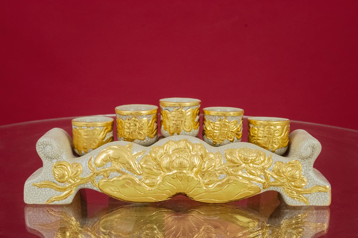 Kỷ Ngai Men Rạn Đắp Nổi Sen Dát Vàng - Gốm Sứ Bát Tràng - Phúc Lộc Viên Minh