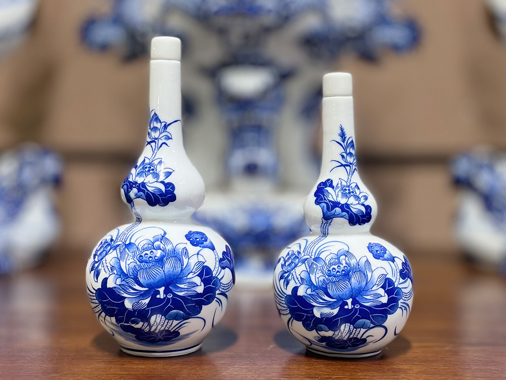 Nậm Rượu Men Lam Hoạ Tiết Sen Gốm Sứ Bát Tràng - Phúc Lộc Viên Minh