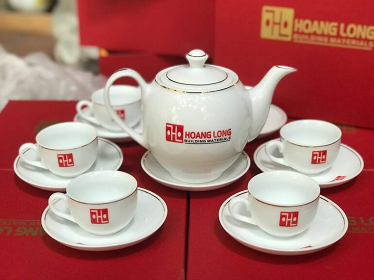 Những Lợi Ích Nổi Bật Của Ấm Chén In Logo Trong Chiến Lược Thương Hiệu - Gốm Sứ Cao Cấp