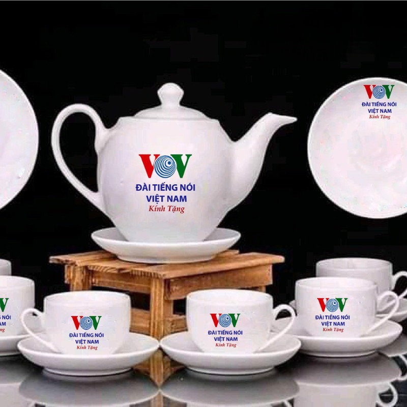 Vai Trò Của Màu Sắc Trong Quà Tặng Gốm Sứ Và Nhận Diện Thương Hiệu - Gốm Sứ Cao Cấp