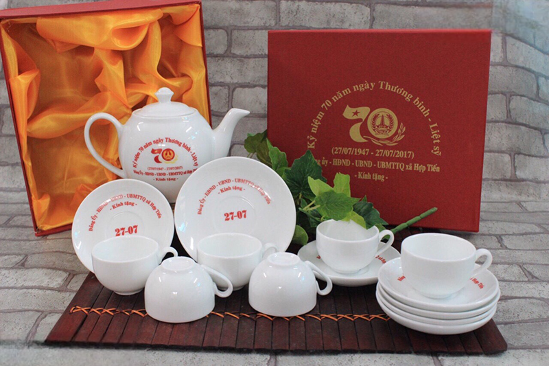 Ý Nghĩa Của Ấm Chén Gốm Sứ Trong Văn Hóa Giao Tiếp Và Tri Ân Doanh Nghiệp - Gốm Sứ Bát Tràng