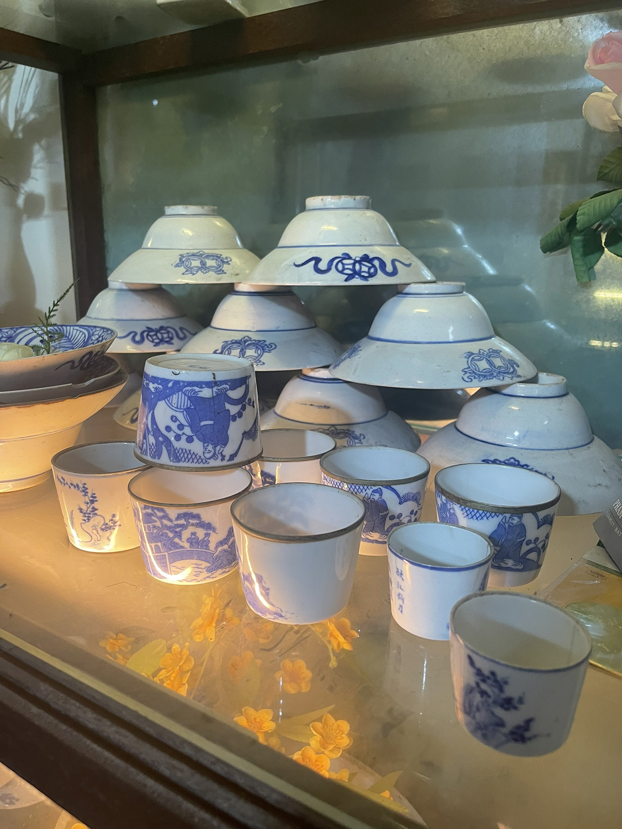 Sản phẩm Gốm Sứ cổ của cố Nghệ Nhân Phạm Văn Ẩm