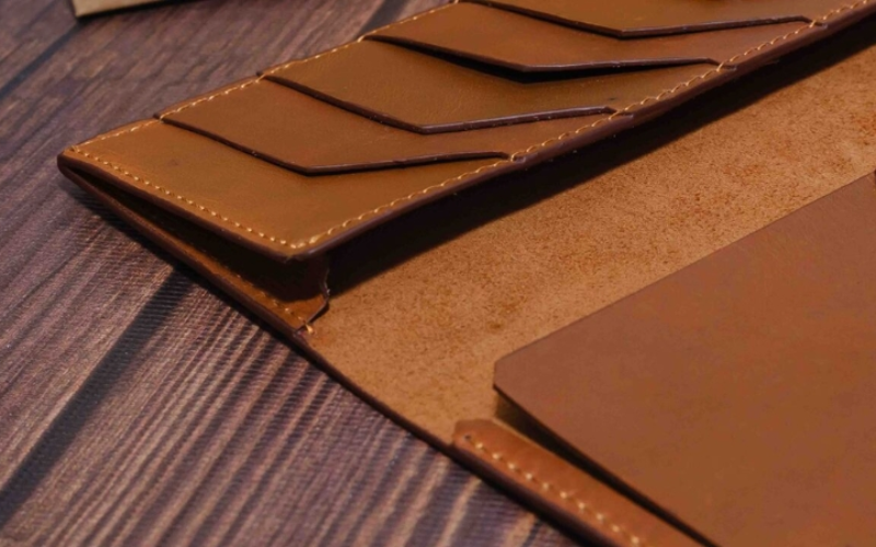 Giải Mã Genuine Leather Là Gì? Ưu Nhược Điểm Và Ứng Dụng
