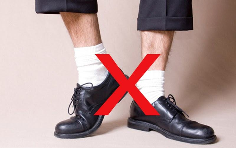 Giày đen kết hợp với tất trắng: Mẹo phối đồ cho diện mạo sành điệu