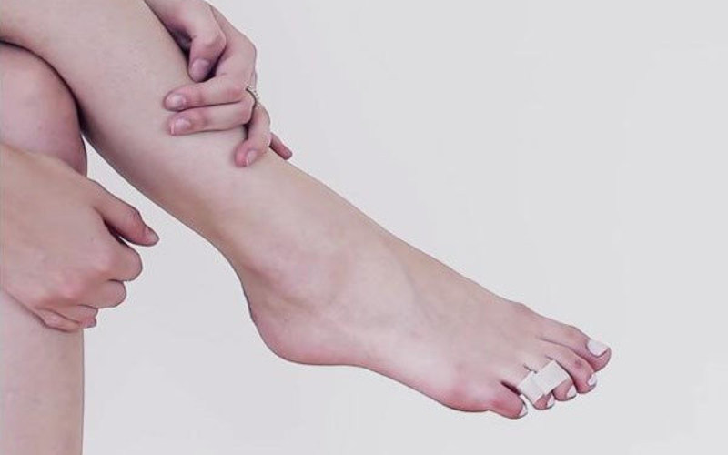 15 Cách khắc phục đi giày bị đau ngón chân hiệu quả