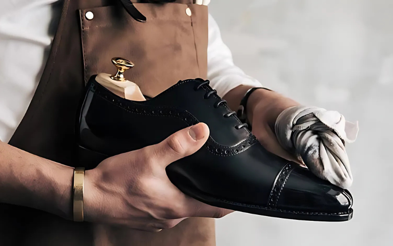 Shoe tree là gì? Công dụng tuyệt vời của cây giữ form shoe tree