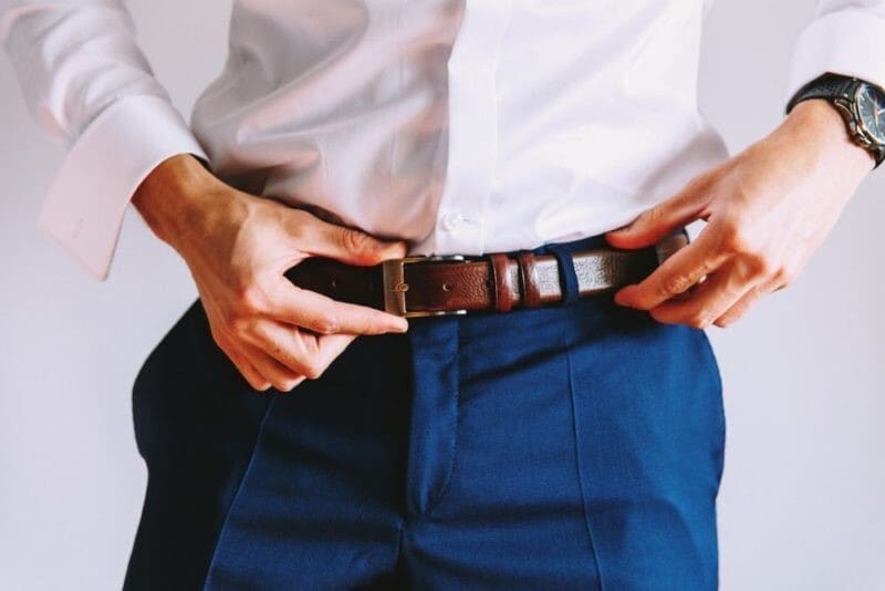 cách tháo thắt lưng nam 6