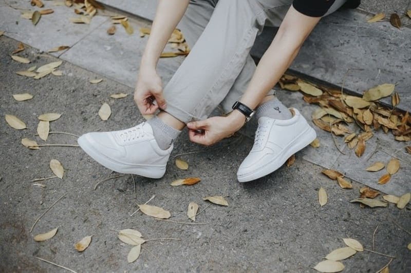 nguyên tắc chọn màu sắc giày cho nam 2