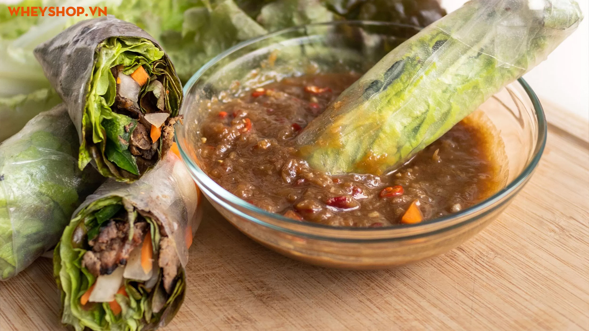 Bánh tráng cuốn bao nhiêu calo? Bảng calo 8 loại & Mẹo giảm cân