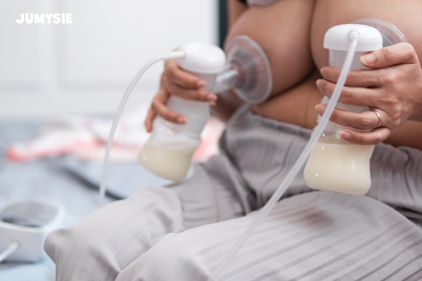 Hút đồng thời hai bên ngực sẽ tiết kiệm thời gian và tăng hiệu quả