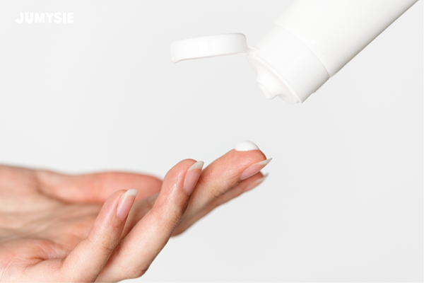 Dùng kem trị nứt ti giúp làm dịu và phục hồi nhanh