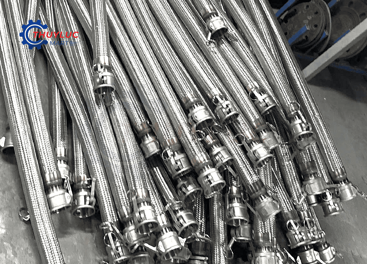 Gia công ống mềm inox 304 đường kính lớn, hàn đầu nối công nghiệp tại xưởng Thủy Lực Mart