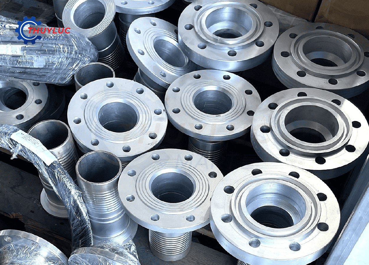 Mặt bích bấm ống thủy lực (Hydraulic Hose Flange) – dạng hàn liền cổ, đủ tiêu chuẩn SAE/JIS/DIN, hàng CNC chính xác tại kho Thủy Lực Mart.