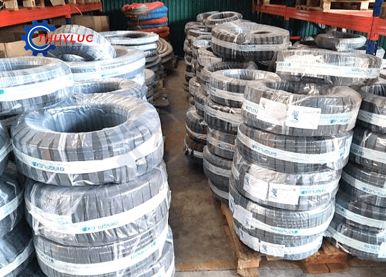Kho ống thủy lực QingFlex tại Thủy Lực Mart, phân loại theo kích cỡ, sẵn bấm ống cho khách hàng B2B