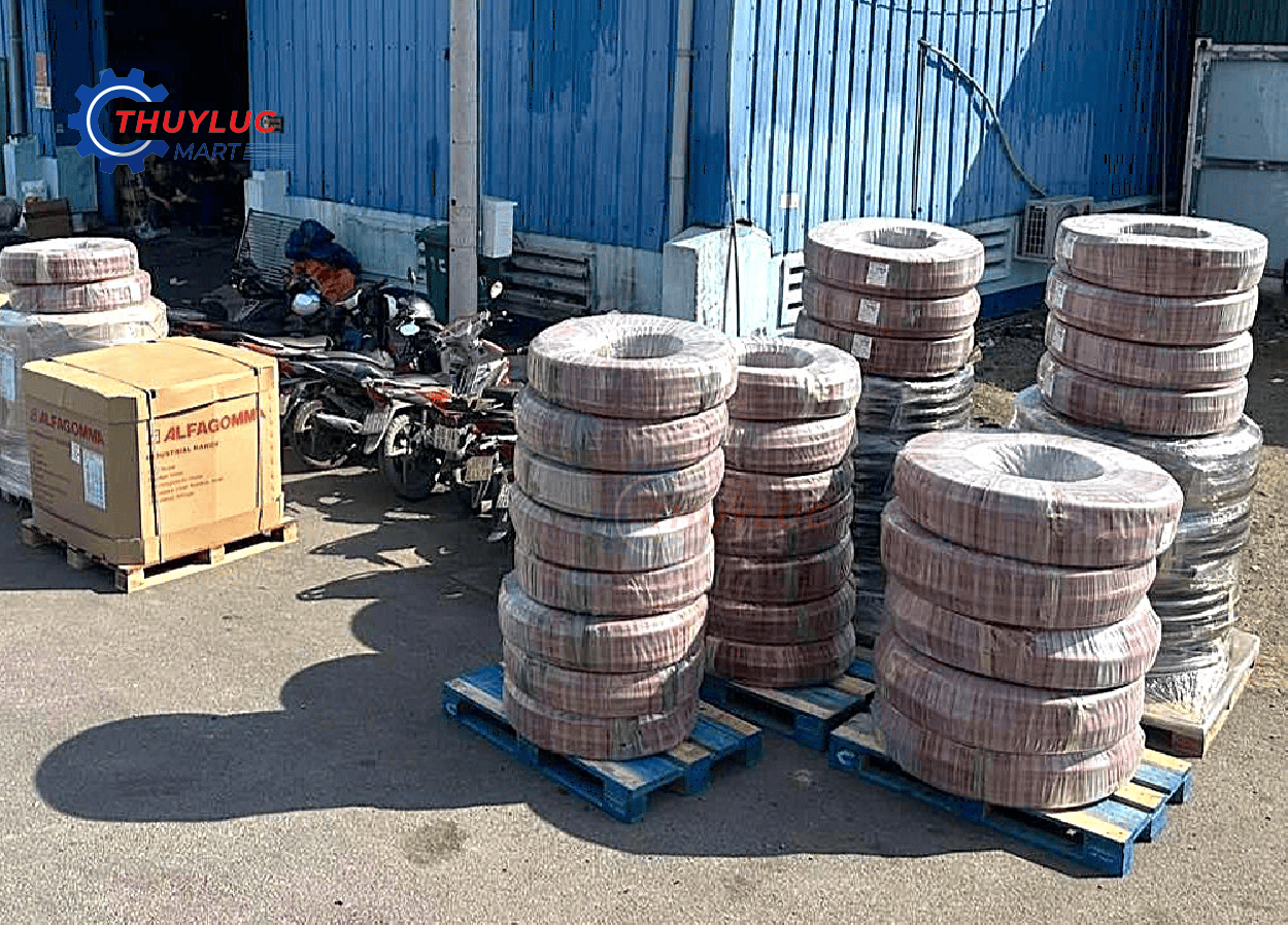 ống mềm Alfagomma nguyên cuộn dỡ container, chuẩn bị nhập kho – phân phối tuy ô ống mềm Alfagomma cho dự án