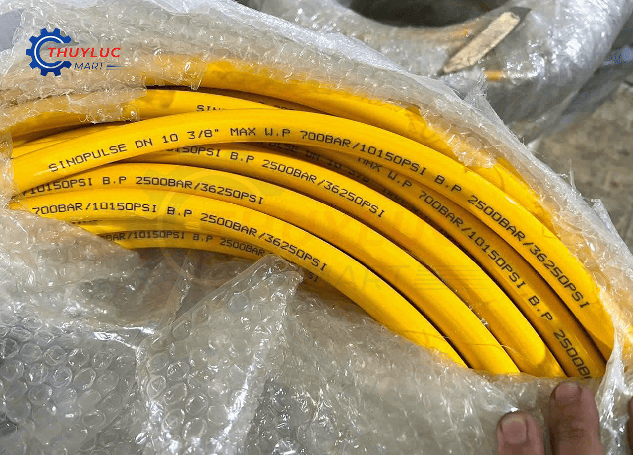 Cuộn ống Sinopulse DN10 3/8 inch màu vàng chịu áp 10.150 PSI