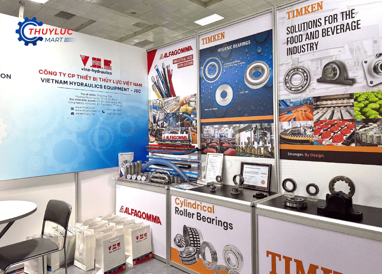 Không gian triển lãm của Thủy Lực Mart – VHE tại Vietfood & Beverage 2025, trưng bày ống Alfagomma Italy và vòng bi Timken cho ngành chế biến thực phẩm.