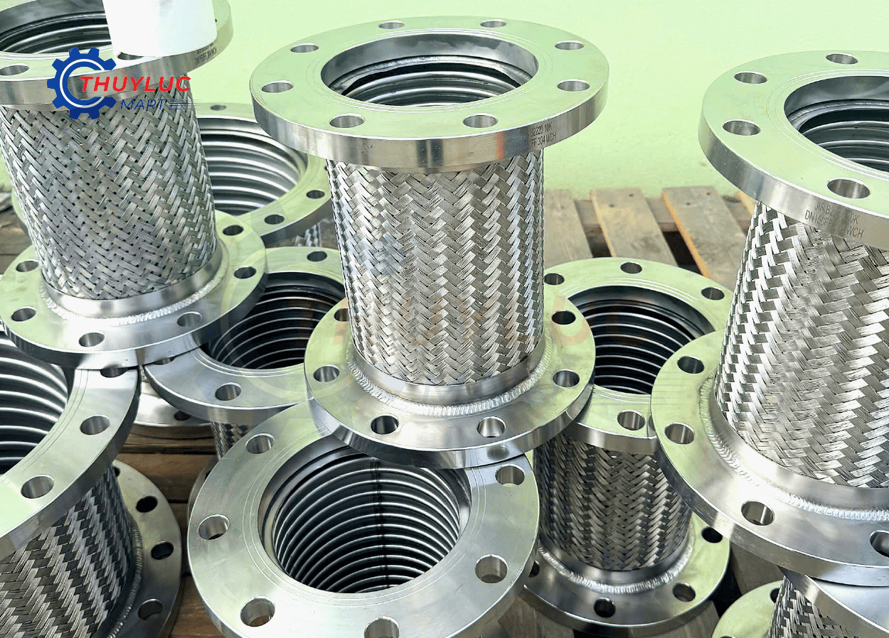 khớp nối mềm giãn nở inox 304 đang hoàn thiện tại xưởng Thủy Lực Mart, gia công đúng thông số bản vẽ kỹ thuật