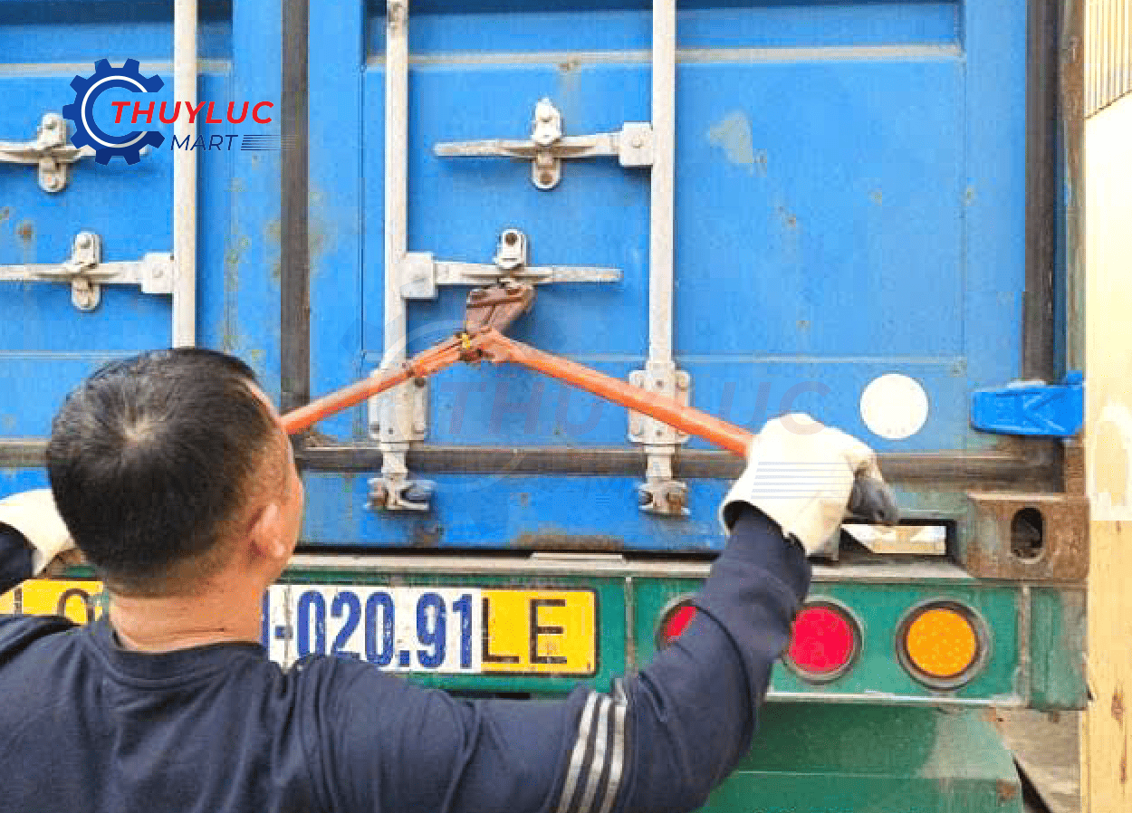 Container ống thủy lực QingFlex trước khi dỡ hàng, phục vụ kế hoạch cung ứng cho dự án lớn