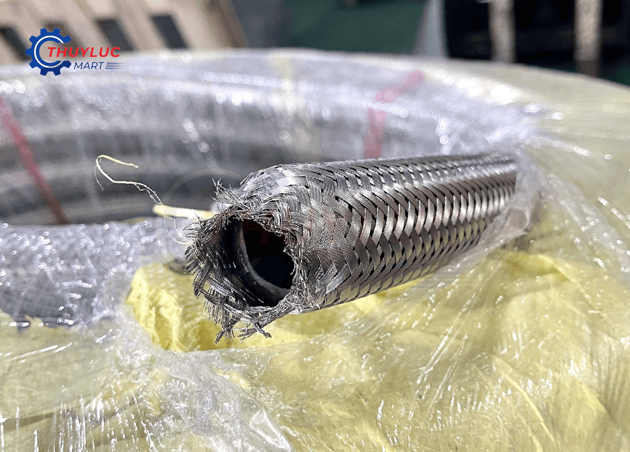 Bộ dây tuy ô bọc lưới inox, đầu cong 90 độ – gia công theo yêu cầu tại Thủy Lực Mart.