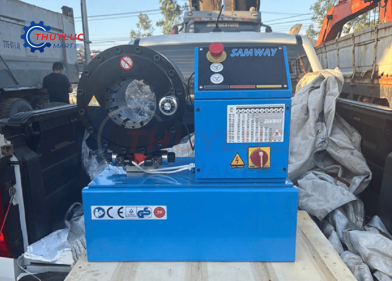 Máy bấm ống thủy lực Samway vận chuyển bàn giao cho cửa hàng dịch vụ tại Phù Cát