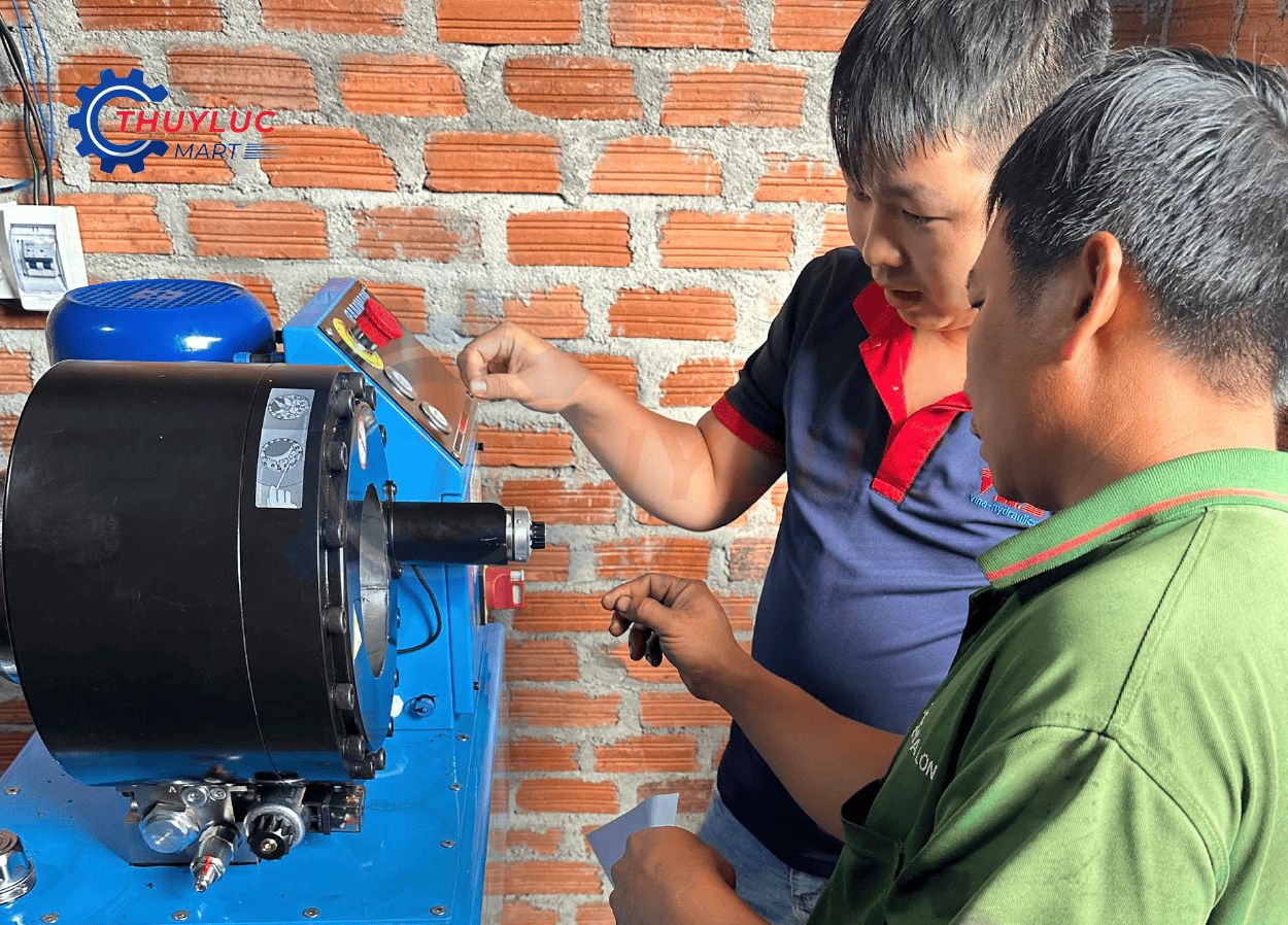 Hướng dẫn thao tác thực tế trên máy bấm ống thủy lực Samway tại cửa hàng Phù Cát