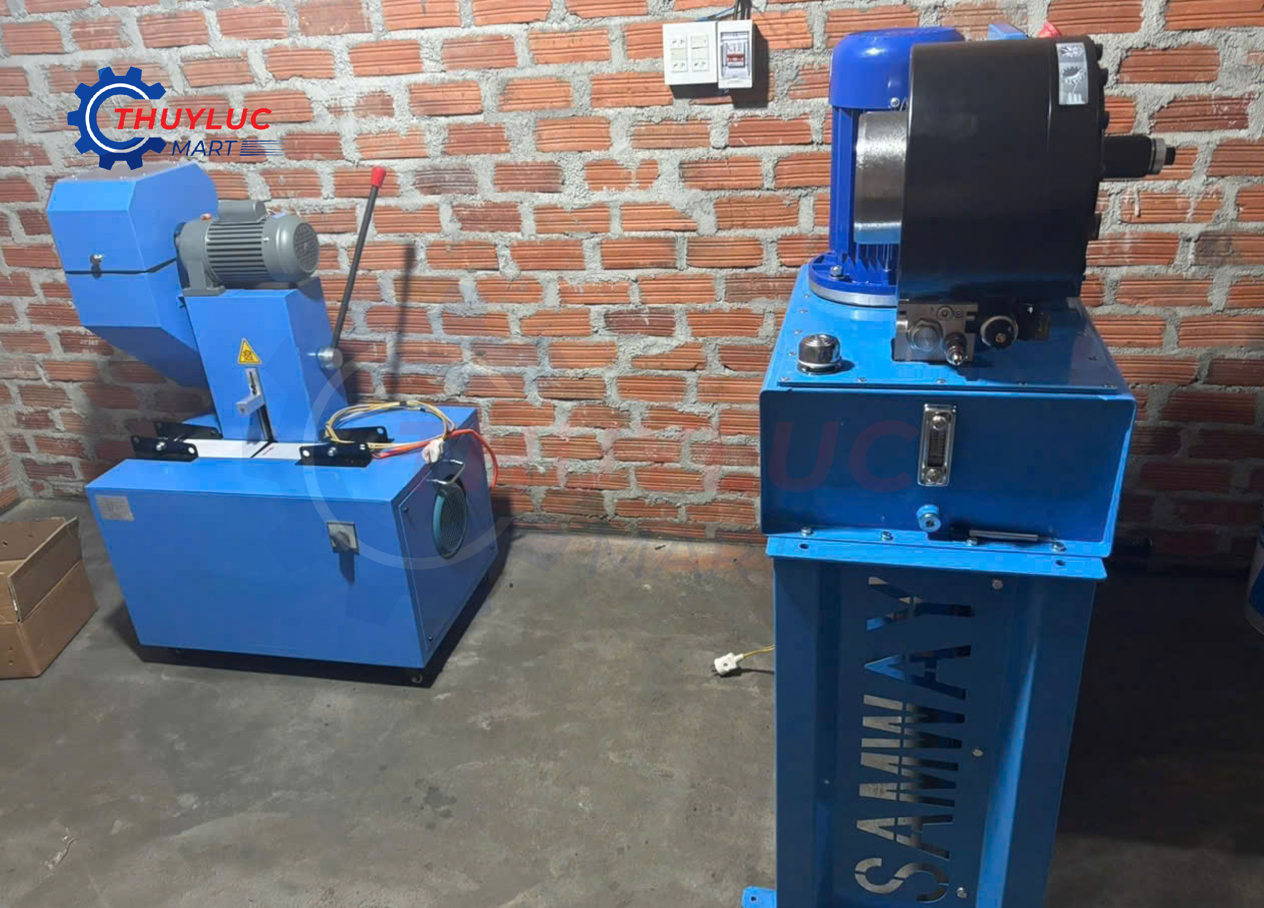 Bộ máy bấm ống thủy lực và máy cắt gọt được lắp đặt hoàn chỉnh tại cửa hàng Phù Cát