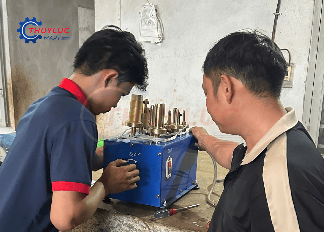 Kỹ thuật Thủy Lực Mart hướng dẫn vận hành máy bấm ống thủy lực cho khách hàng tại Đắk Nông