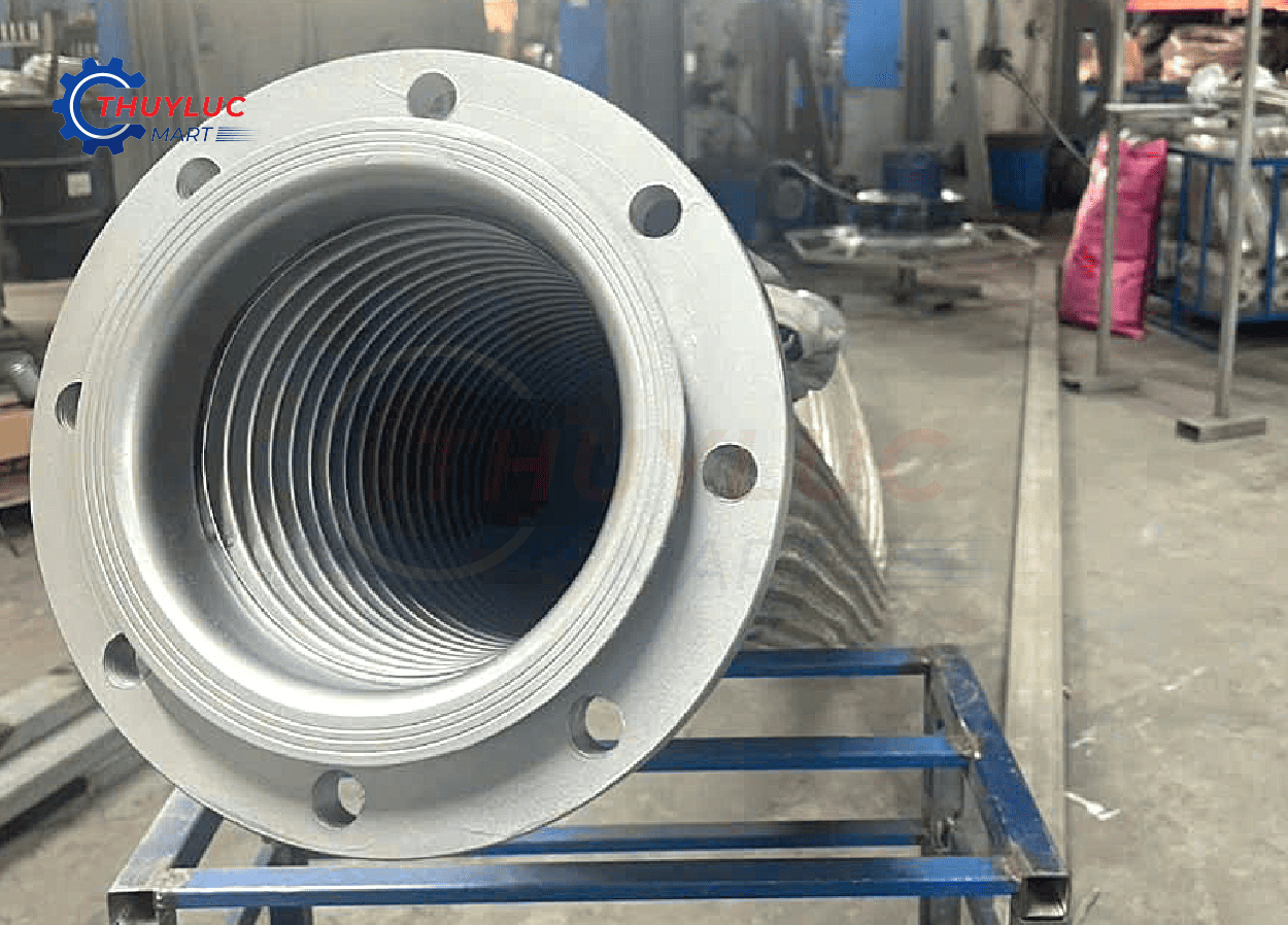 Ống mềm inox 304 DN200 hai đầu mặt bích thép JIS10K tại xưởng Thủy Lực Mart