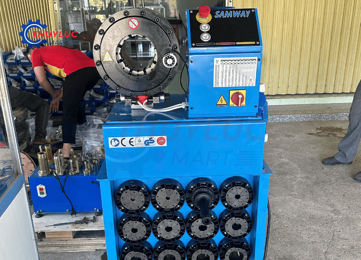 máy bấm ống mềm thủy lực Samway bàn giao cho cửa hàng tại Tây Ninh