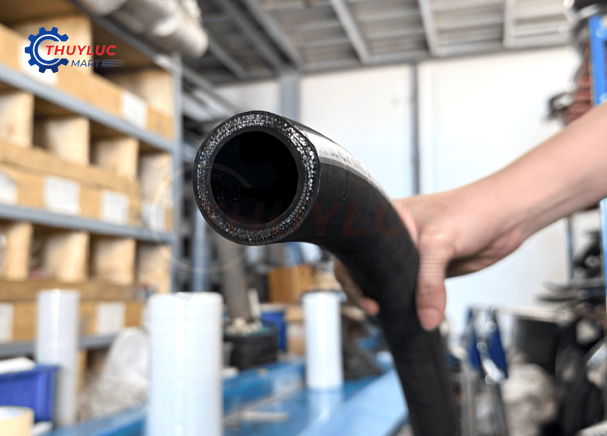 Ống mềm thủy lực chống va đập với lớp bọc nhựa PU cao cấp