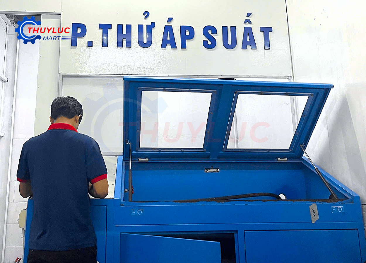 Phòng kiểm tra áp suất ống sau khi bấm ép đầu tại Thủy Lực Mart